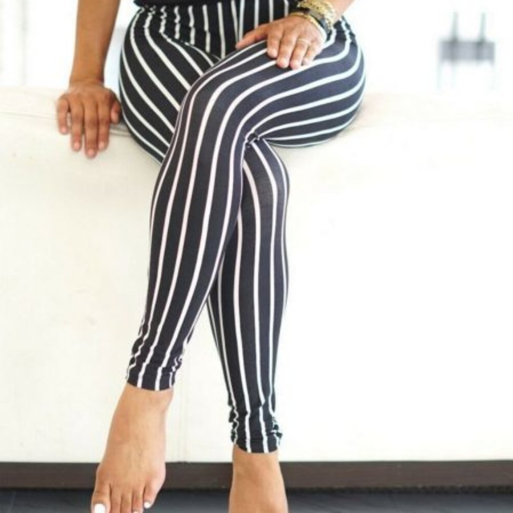 BLACK WHITE PINSTRIPE LEGGINGS OS, Plus, Ex PLUS